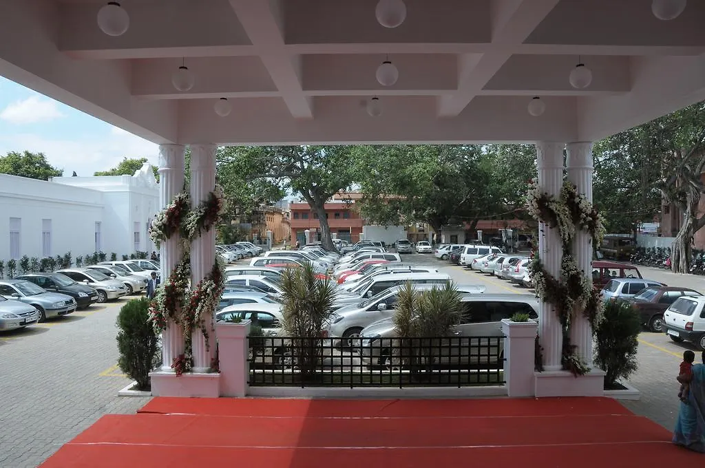 *** Hotel The Viceroy Comforts Mysore India